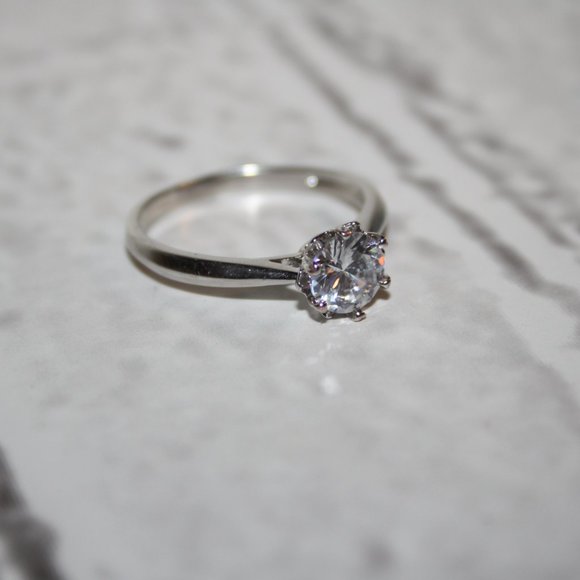 💎 Silver & CZ Solitaire Ring – Size 10.25 Sparkling Simplicity · Classic Design - Picture 3 of 6